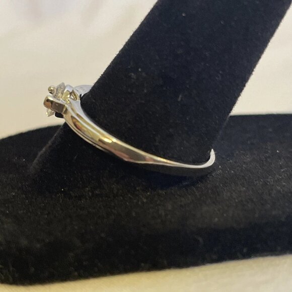 Shining Silver Tone Clear Stone Solitaire with 5 Side Stones Ring Size 8.75 - Picture 4 of 12